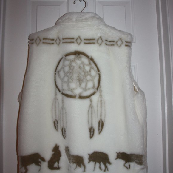 Canadiana furry vest with wolves running around it!! - Picture 2 of 5